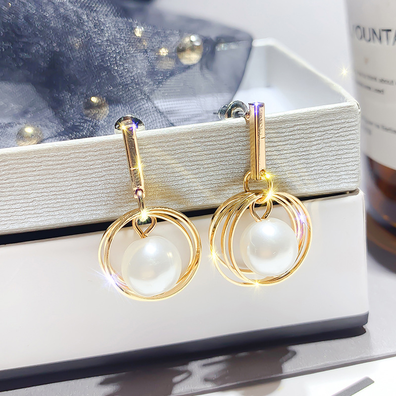 2020 New Fashion Round Pearls Dangle Earrings Gold Color Geometric Circle Earrings for Women Girls Party Jewelry Brincos
2020 New Fashion Round Pearls Dangle Earrings Gold Color Geometric Circle Earrings for Women Girls Party Jewelry Brincos