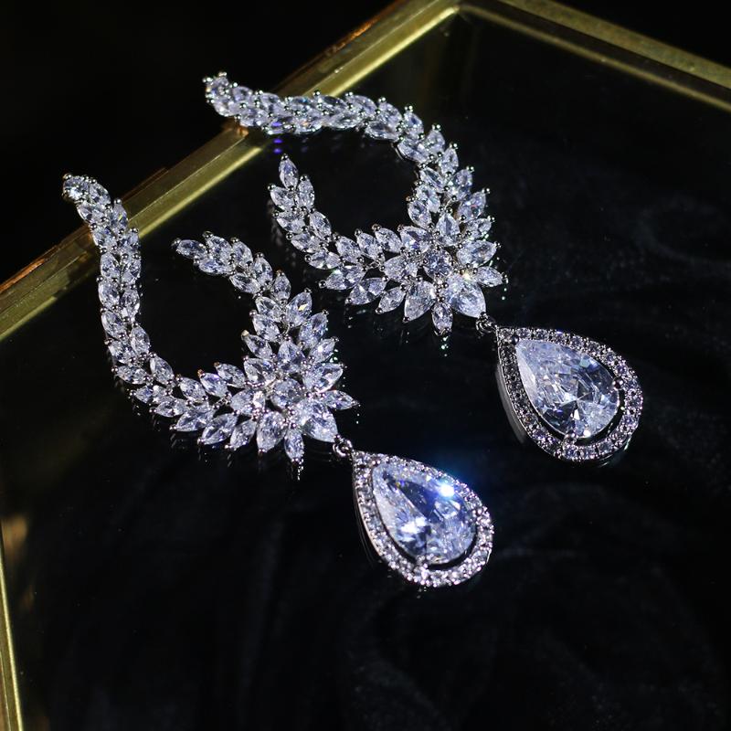 Moda de lujo Cubo de la gota Cubic Zirconia Naija Pendientes del banquete boda Joyeria moda Mujeres
Moda de lujo Cubo de la gota Cubic Zirconia Naija Pendientes del banquete boda Joyeria moda Mujeres
