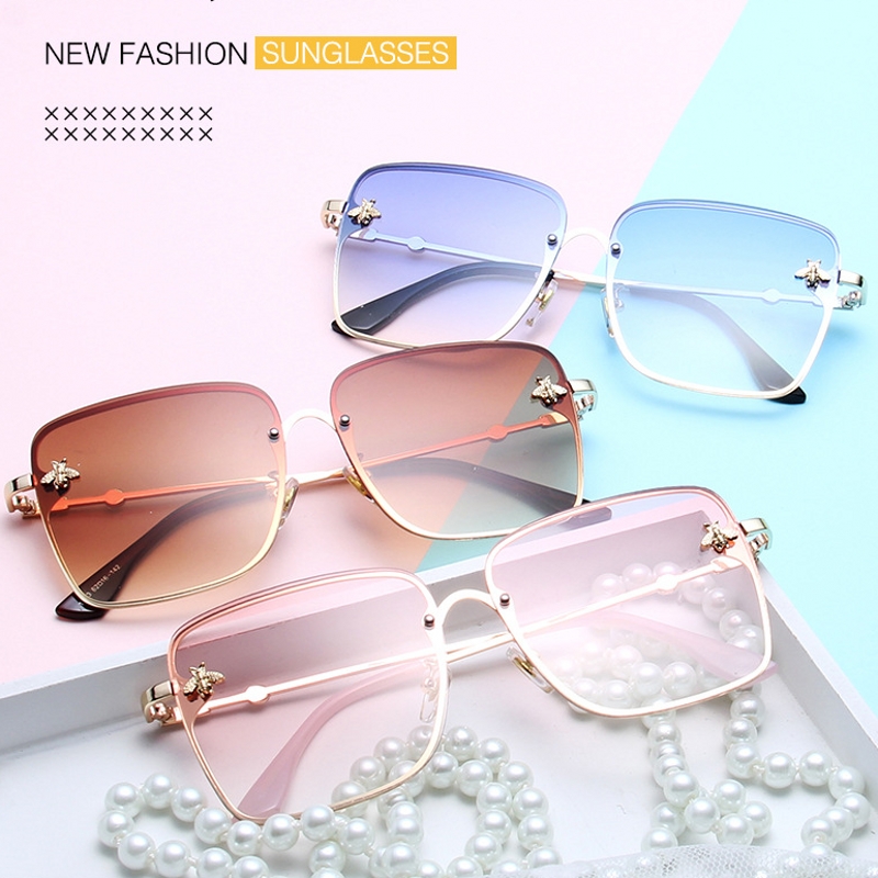 2020 New Fashion Lady Oversized Rimless Square Bee Sunglasses Women Men Small Bee Glasses Gradient Sun Glasses Female UV400
2020 New Fashion Lady Oversized Rimless Square Bee Sunglasses Women Men Small Bee Glasses Gradient Sun Glasses Female UV400