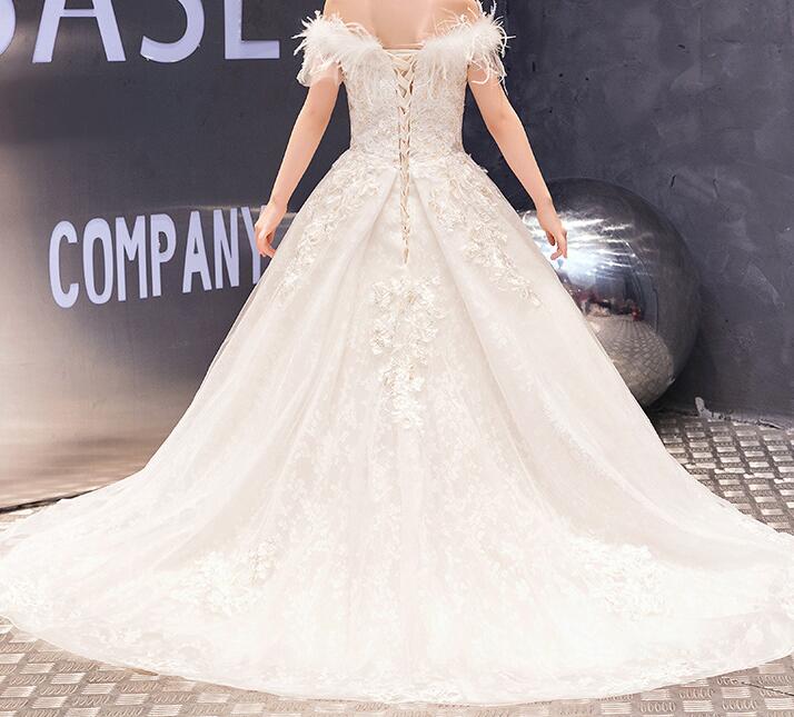 Stock Flower Girls Dresses Feather Lace Appliqued Off Shoulder A Line Girls Formal Gowns Tulle Children Evening Dress