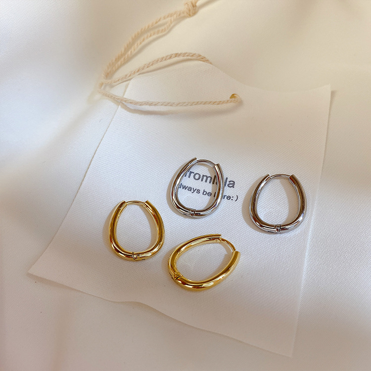Simple Metal Small Hoops Earrings 2020 Fashion Classic Earring Niche Temperament Party Jewelry Girl Gifts Hypoallergenic Earring
Simple Metal Small Hoops Earrings 2020 Fashion Classic Earring Niche Temperament Party Jewelry Girl Gifts Hypoallergenic Earring
