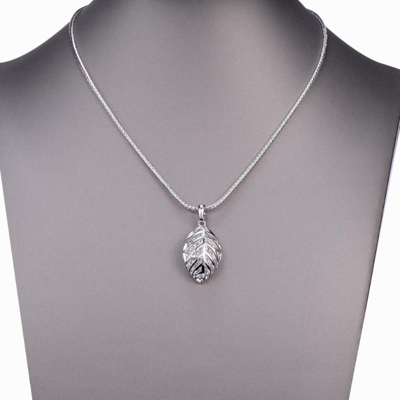 2020 Leaf Pendant Choker Chain Women Necklace Coffee Gold Silver Color CZ Zirconia Hollow Women Accessories Jewelry Party Gift
2020 Leaf Pendant Choker Chain Women Necklace Coffee Gold Silver Color CZ Zirconia Hollow Women Accessories Jewelry Party Gift