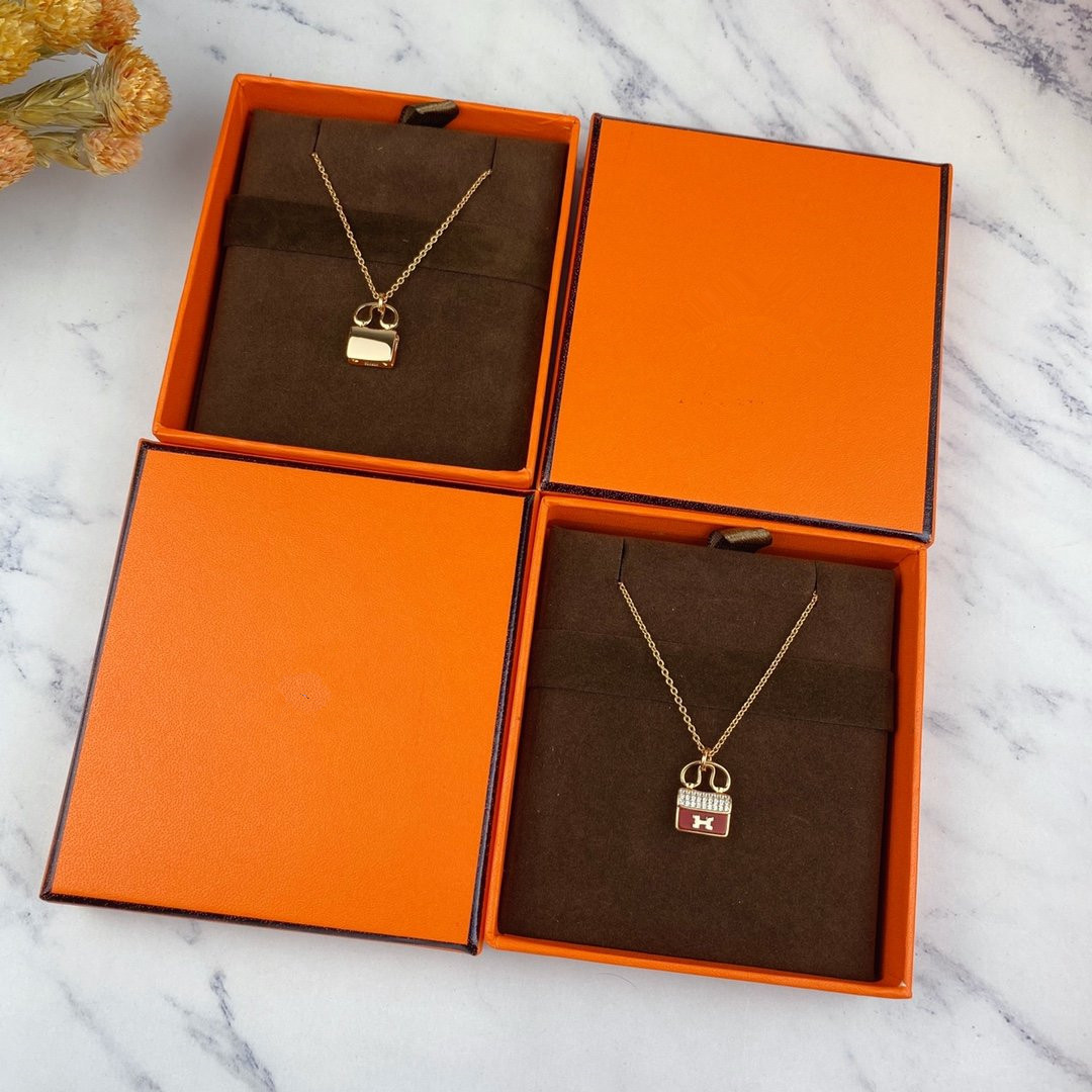 New H-letter lock necklace 925 sterling silver fashionable temperament necklace for both men and women
New H-letter lock necklace 925 sterling silver fashionable temperament necklace for both men and women