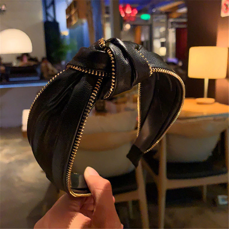 2020 New Super Girl Headband PU Leather Zipper Korean Version Headband Creative Wide-Brimmed Hair Accessories Hot Sale
2020 New Super Girl Headband PU Leather Zipper Korean Version Headband Creative Wide-Brimmed Hair Accessories Hot Sale