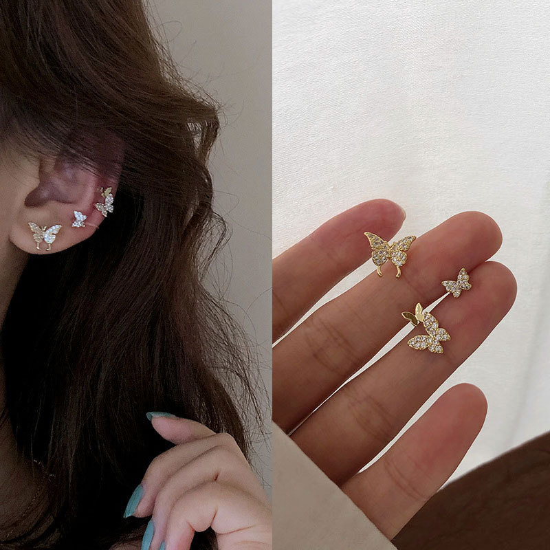 New Fashion Cute Rhinestone Gold Color Butterfly Stud Earrings for Women No Piercing Fake Cartilage Earring Gifts 1pcs
New Fashion Cute Rhinestone Gold Color Butterfly Stud Earrings for Women No Piercing Fake Cartilage Earring Gifts 1pcs