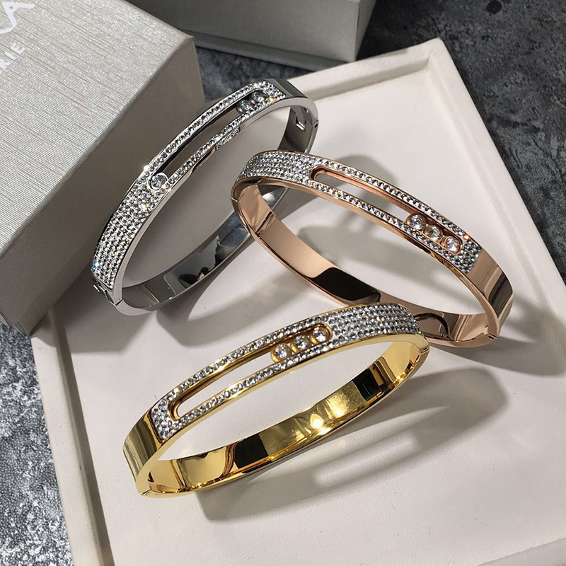 Fashion wind 1/4 white mud full CZ titanium steel rose gold buckle three crystal can move high quality, Black
Fashion wind 1/4 white mud full CZ titanium steel rose gold buckle three crystal can move high quality, Black
