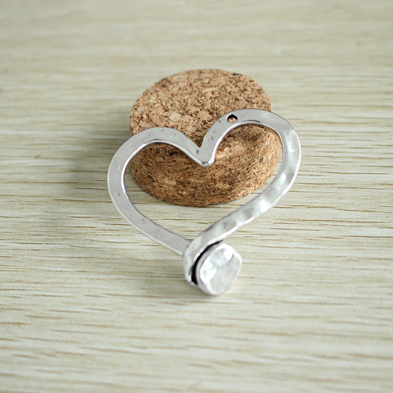 1Pack Antique Silver Color Hammered Open Heart Charms Pendants For 2mm String Nacklace Jewelry Findings Making
1Pack Antique Silver Color Hammered Open Heart Charms Pendants For 2mm String Nacklace Jewelry Findings Making