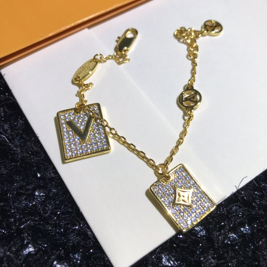 Designer Jewelry Women Diamond Bracelet Stainless Steel Square Pendant Chians Earrings Braclets Necklaces Jewelry Suits Fashion Bijoux, Golden;silver
Designer Jewelry Women Diamond Bracelet Stainless Steel Square Pendant Chians Earrings Braclets Necklaces Jewelry Suits Fashion Bijoux, Golden;silver