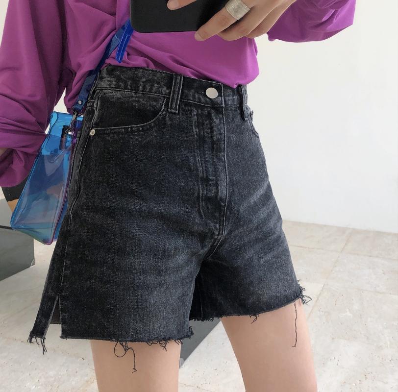 New Fashion Retro Street High-waisted Denim Shorts A- line Loose-Fit Wide-Leg Slimming Versatile Flash Hot Pants Women, Charcoal black
New Fashion Retro Street High-waisted Denim Shorts A- line Loose-Fit Wide-Leg Slimming Versatile Flash Hot Pants Women, Charcoal black