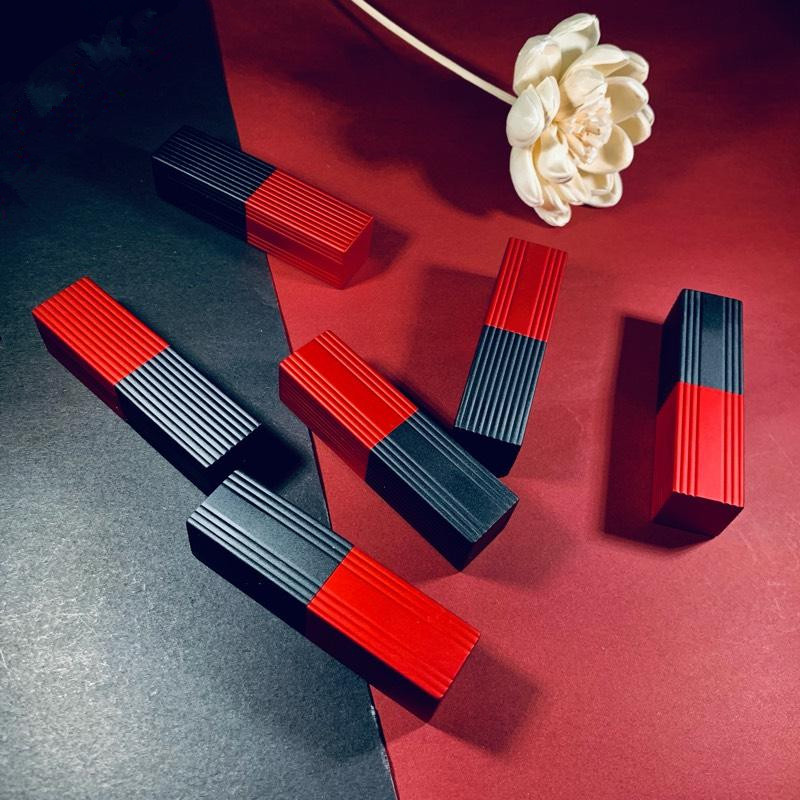 10/30pcs Cosmetic Empty Lip Lipstick Tubes Black-Red Magnetic Buckle Aluminum Lipstick Tubes Refillable Bottles Container
10/30pcs Cosmetic Empty Lip Lipstick Tubes Black-Red Magnetic Buckle Aluminum Lipstick Tubes Refillable Bottles Container