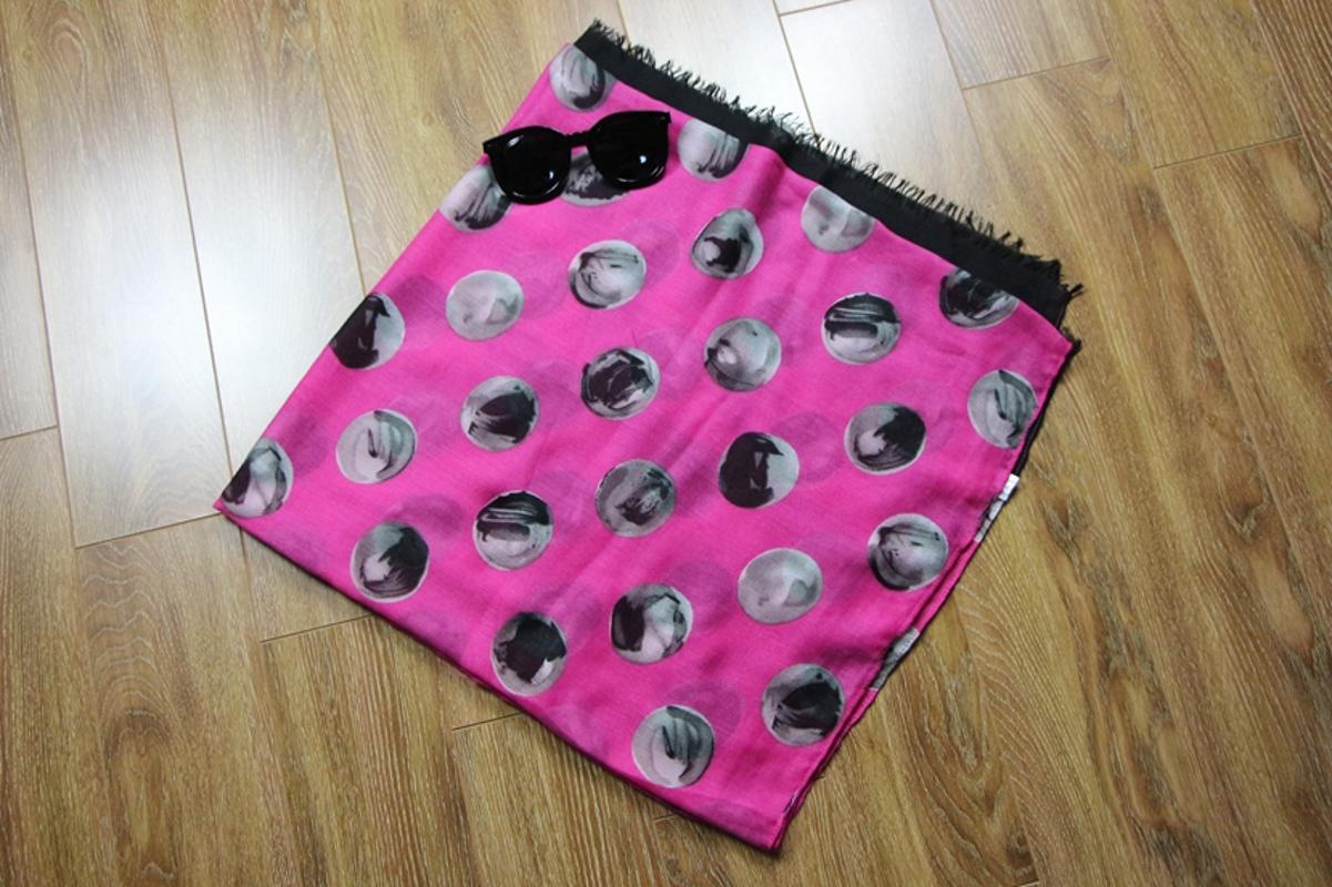 Women's Long scarf fashion printing pattern rose Red Thin section Clothing accessories Big shawl
Women's Long scarf fashion printing pattern rose Red Thin section Clothing accessories Big shawl