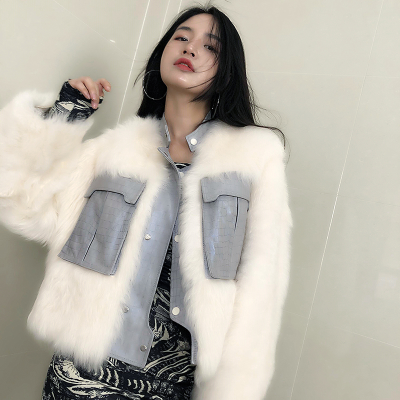 2020 winter Tuscan wool fur leather coat with large pockets Thick Real wool short Jacket Female Warm coats, White
2020 winter Tuscan wool fur leather coat with large pockets Thick Real wool short Jacket Female Warm coats, White