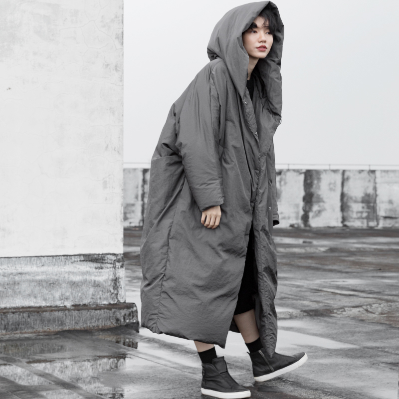7XL Plus size supuer longer down coats Winter oversized bat sleeved fluffy duck down coat female hooded warm parkas F2139, Black
7XL Plus size supuer longer down coats Winter oversized bat sleeved fluffy duck down coat female hooded warm parkas F2139, Black