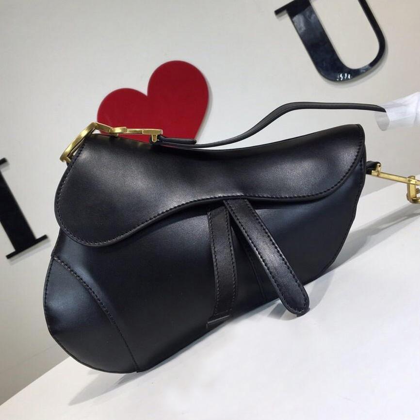 Original high quality leather handbag women luxury designer envelope bags messenger bag letter pendant frosted broadband postman saddle bag, Red
Original high quality leather handbag women luxury designer envelope bags messenger bag letter pendant frosted broadband postman saddle bag, Red