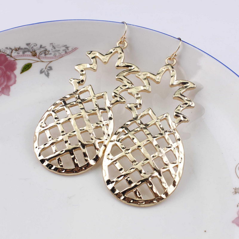 ZWPON 2020 Fashion Gold Cutout Hollow Pineapple Drop Earrings Zinc Alloy Pineapple Pattern Hollow Drop Earrings for Woman
ZWPON 2020 Fashion Gold Cutout Hollow Pineapple Drop Earrings Zinc Alloy Pineapple Pattern Hollow Drop Earrings for Woman