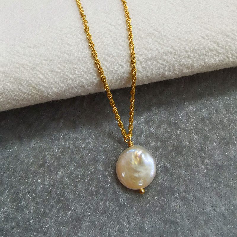 European and American Retro Exquisite Simple Classic Small round Freshwater Pearl Necklace Gold Clavicle Chain Necklace
European and American Retro Exquisite Simple Classic Small round Freshwater Pearl Necklace Gold Clavicle Chain Necklace