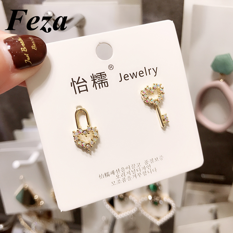 FezaCute Statement Key And Lock Combination Studs Earrings For Women Vintage Earrings Wedding Party Bridal Fringed Jewelry Gift
FezaCute Statement Key And Lock Combination Studs Earrings For Women Vintage Earrings Wedding Party Bridal Fringed Jewelry Gift