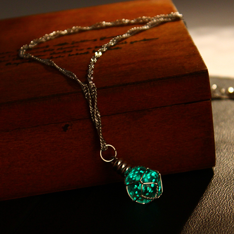 Hot Sale 2020 Glowing Necklace Pendant Crystal Green Blue Ball Glow In the Dark Luminous Statement Necklace Jewelry N2397
Hot Sale 2020 Glowing Necklace Pendant Crystal Green Blue Ball Glow In the Dark Luminous Statement Necklace Jewelry N2397