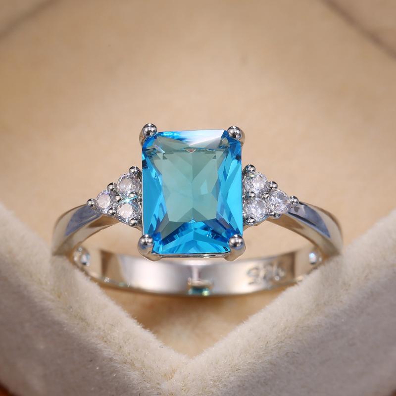 Huitan Factory Wholesale Retro Female Midi Ring Band Classic Square Cubic Zircon Prong Setting Wedding Finger Ring For Women
Huitan Factory Wholesale Retro Female Midi Ring Band Classic Square Cubic Zircon Prong Setting Wedding Finger Ring For Women