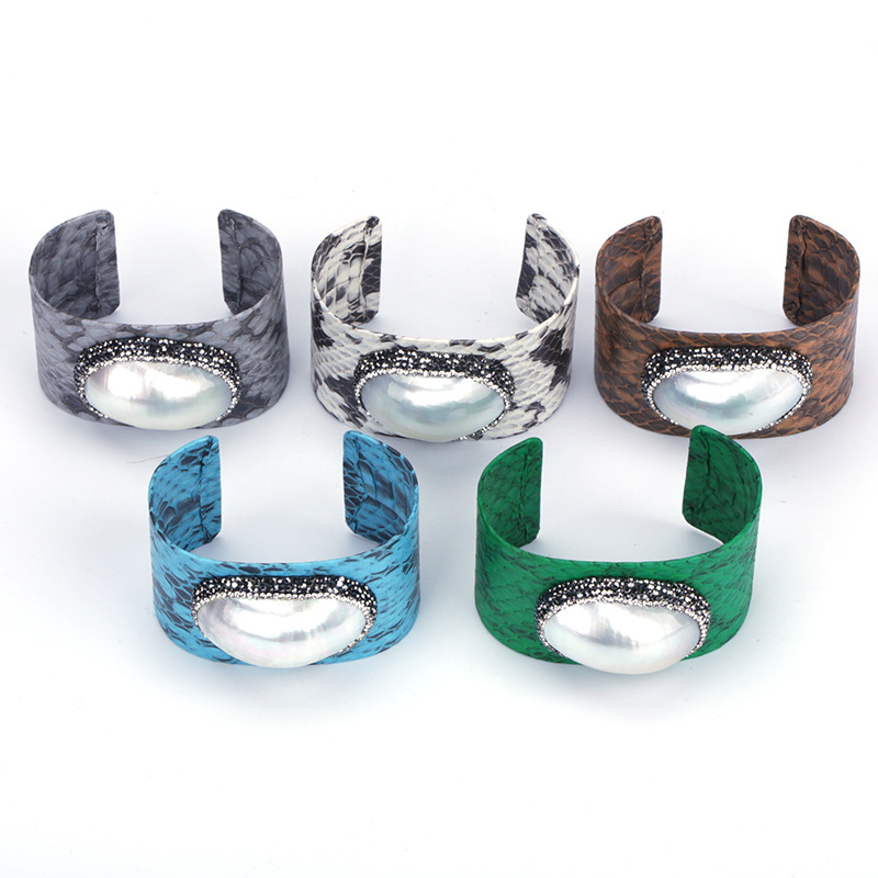 Trendy Natural White Pump Big Shell Pendant Bead Charm Pave Rhinestone Grey Brown Green Blue Real Leather Big Wide Open Bangles
Trendy Natural White Pump Big Shell Pendant Bead Charm Pave Rhinestone Grey Brown Green Blue Real Leather Big Wide Open Bangles