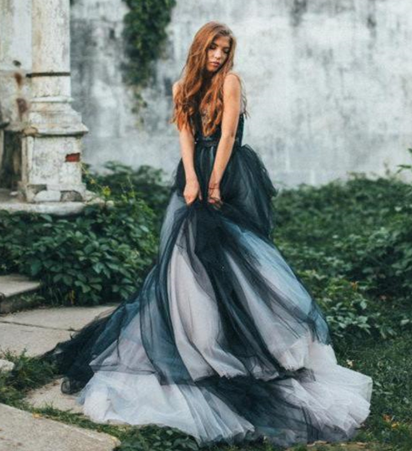 2021 Vintage Navy Black And White Wedding Dresses Bridal Gowns With Trains Off Shoulder V Neck Gothic Long Country Boho Appliques Lace tulle Formal Be