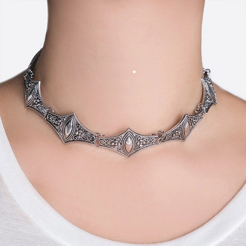 Hot SaleFashion Bohemian Ethnic Vintage Alloy Necklace Silver-Plated Carved Collar Charm Choker Necklace for women party jewelry
Hot SaleFashion Bohemian Ethnic Vintage Alloy Necklace Silver-Plated Carved Collar Charm Choker Necklace for women party jewelry