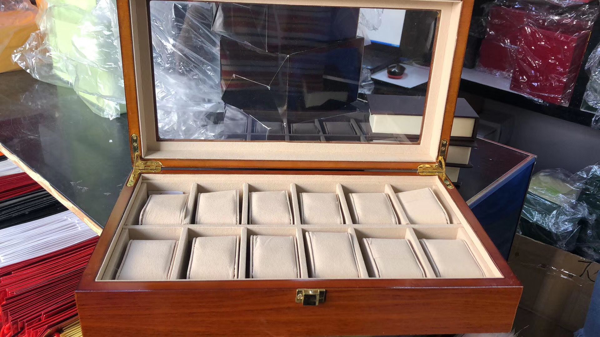 12 Slots Wrist Watch Case Box Jewelry Storage Box with Cover Case Jewelry Showcase Watches Display Holder Organizer
12 Slots Wrist Watch Case Box Jewelry Storage Box with Cover Case Jewelry Showcase Watches Display Holder Organizer