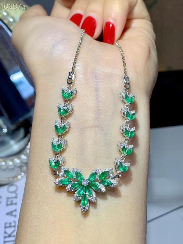 Luxurious Fashion Flower Natural green Emerald gem necklace S925 silver natural gemstone necklace woman gift party fine jewelry
Luxurious Fashion Flower Natural green Emerald gem necklace S925 silver natural gemstone necklace woman gift party fine jewelry