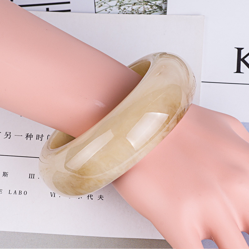 2020 Fashion Temperament Jewelry Resin Ladies Wide Bracelet Women'S Round Color Big Bracelet Fashion Accessories
2020 Fashion Temperament Jewelry Resin Ladies Wide Bracelet Women'S Round Color Big Bracelet Fashion Accessories