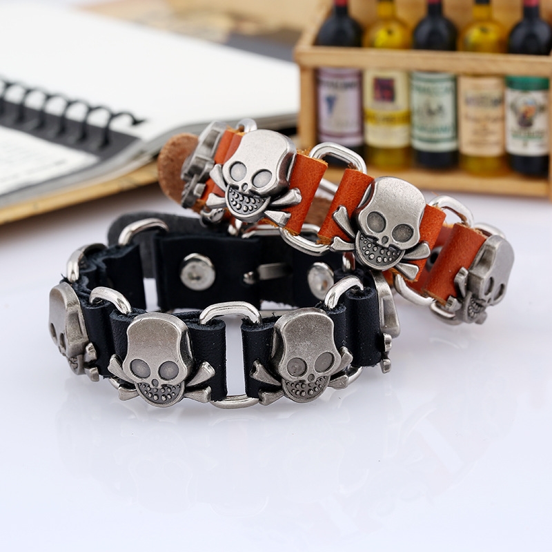 2020 New Punk Rivet Leather Bracelet Vintage Non-mainstream Skull Alloy Men Charm Bracelets Fashion Jewelry Accessories
2020 New Punk Rivet Leather Bracelet Vintage Non-mainstream Skull Alloy Men Charm Bracelets Fashion Jewelry Accessories