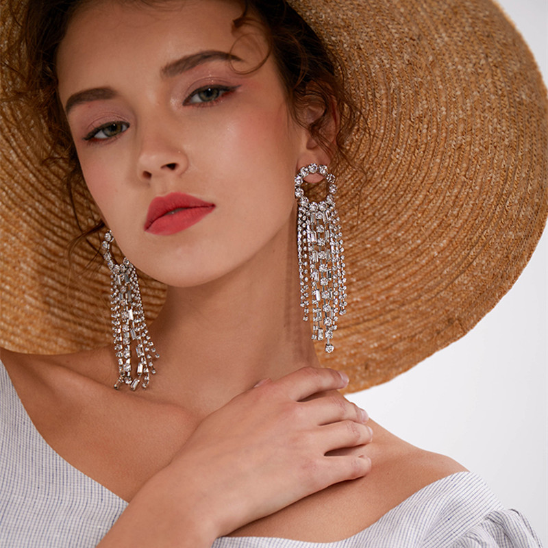 Perfect Quality Shiny Rhinestone Chain Tassel Dangle Earrings for Women Fashion Jewelry Trendy Statement Earrings Accessories
Perfect Quality Shiny Rhinestone Chain Tassel Dangle Earrings for Women Fashion Jewelry Trendy Statement Earrings Accessories