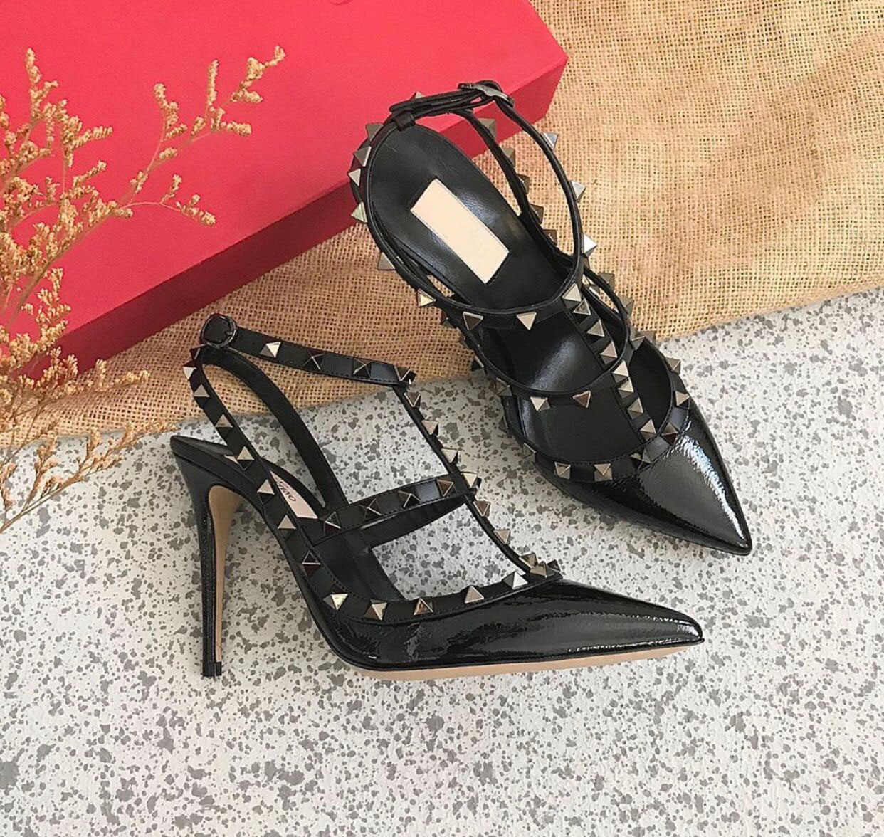 luxurious brands pointed toe women high heels fashion lady rock studs pumps stiletto heels ankle strap wedding dress party with box,eu43, Black
luxurious brands pointed toe women high heels fashion lady rock studs pumps stiletto heels ankle strap wedding dress party with box,eu43, Black