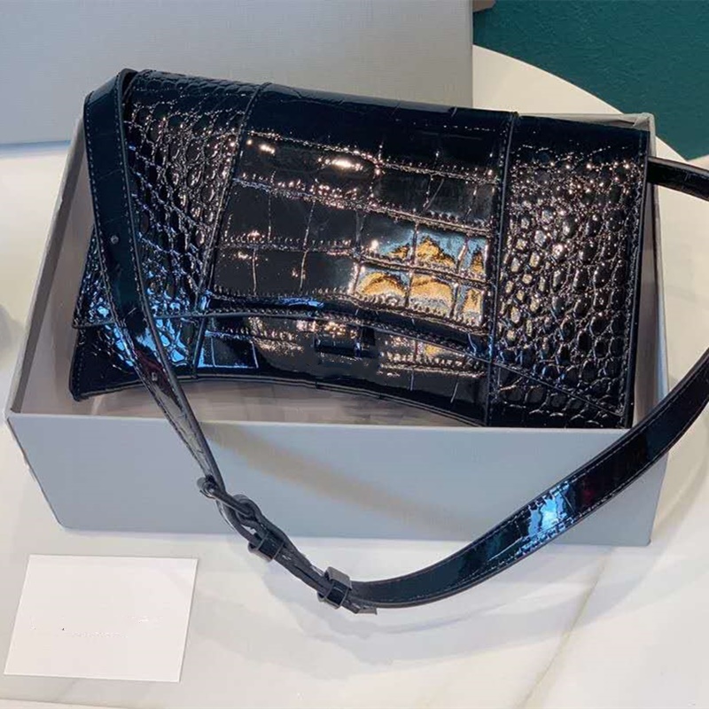 2020 Crossbody Bags Genuine Leather Bag High Quality Crocodile Pattern Women Letter Handbags High Quality Ladies Hourglass Bag Hot Sold, Black
2020 Crossbody Bags Genuine Leather Bag High Quality Crocodile Pattern Women Letter Handbags High Quality Ladies Hourglass Bag Hot Sold, Black