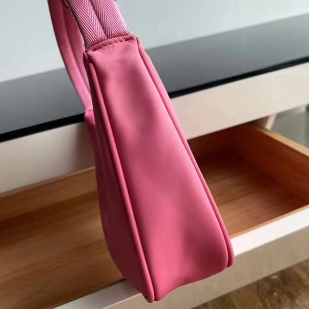 Top quality Diamond handbag bag shoulder bags for women Chest pack fashion Tote Dicky0750 chains Canvas Hobo lady presbyopic purse, With box and paper bags
Top quality Diamond handbag bag shoulder bags for women Chest pack fashion Tote Dicky0750 chains Canvas Hobo lady presbyopic purse, With box and paper bags