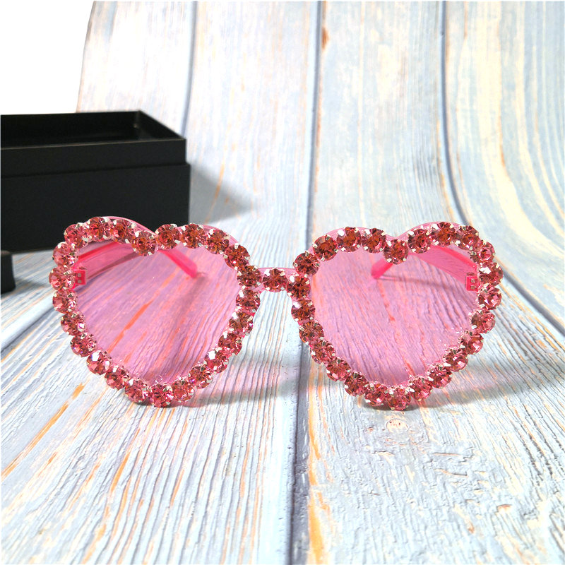 Fshion Candy colors sunglasses women 2020 Luxury Rhinestone love Sun glasses oversized pink sunglasses Shades for women FML
Fshion Candy colors sunglasses women 2020 Luxury Rhinestone love Sun glasses oversized pink sunglasses Shades for women FML