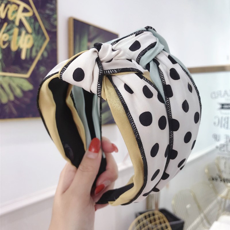 Fashion hair accessories women's polka-dot wide-neck contrast color knotted wide-brimmed headband hairband wild girl hair band
Fashion hair accessories women's polka-dot wide-neck contrast color knotted wide-brimmed headband hairband wild girl hair band