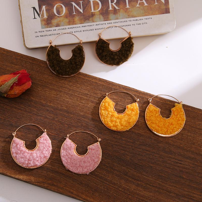 ZOVOLI Korean Velvet Dangle Earrings For Women 2020 Fashion Jewelry Statement Gold Geometric Drop Earring Big Hoops Earings
ZOVOLI Korean Velvet Dangle Earrings For Women 2020 Fashion Jewelry Statement Gold Geometric Drop Earring Big Hoops Earings