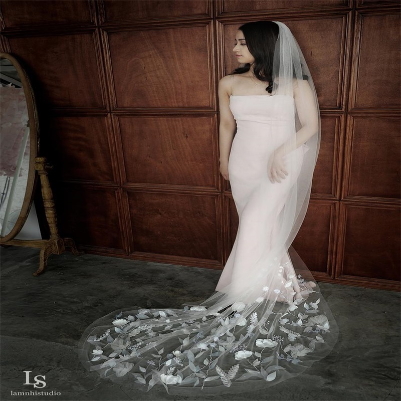 Luxury Wedding Veils Chic Hand Made Flower Newest Three Meters Long Veils Nice One Layers Cathedral Length Bridal Veil