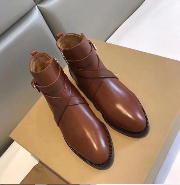 2020 women's Best quality Pointed Flat Shoes Ankle Boots Martin Boots Fashion boot Eu:35-40 With box Free Shipping, A1
2020 women's Best quality Pointed Flat Shoes Ankle Boots Martin Boots Fashion boot Eu:35-40 With box Free Shipping, A1