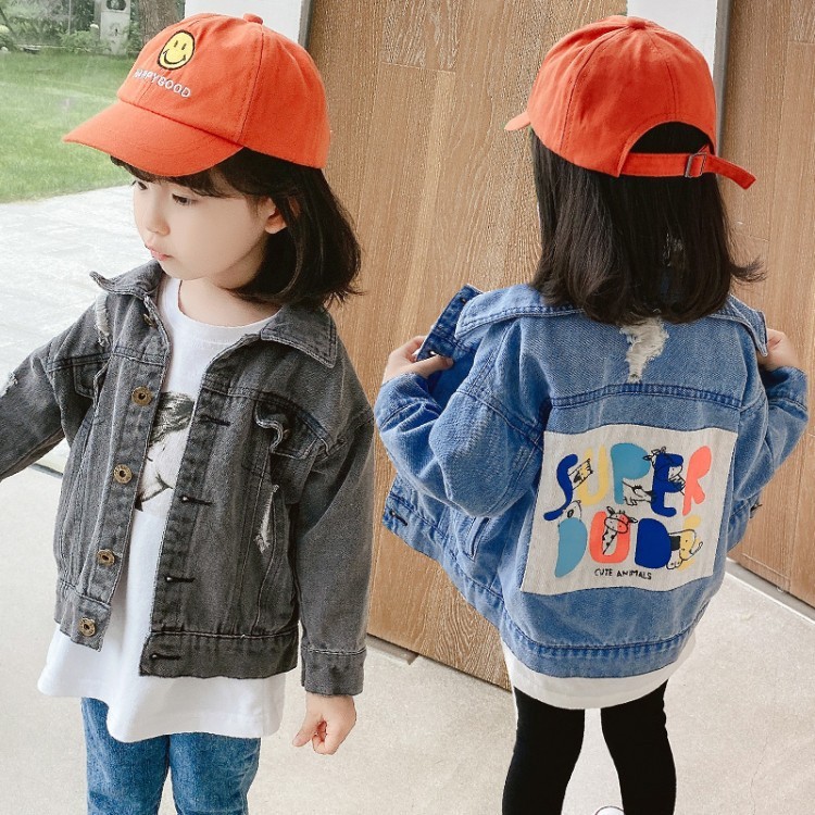 kids designer clothes 2020 Spring and Autumn new back letter printed denim jacket boys' and girls' worn jeans jacket, Blue
kids designer clothes 2020 Spring and Autumn new back letter printed denim jacket boys' and girls' worn jeans jacket, Blue