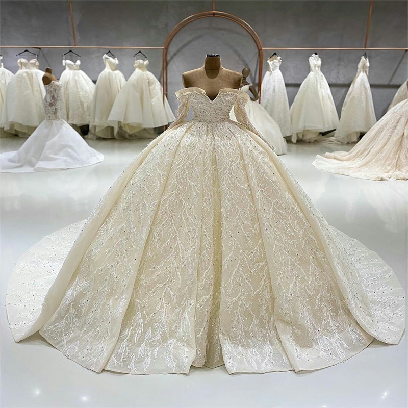 Ball Gown Wedding Dresses Luxury Lace Sequined Beads Plus Size Bridal Gowns Sweetheart Long Sleeves Vintage Backless Vestidos De Novia