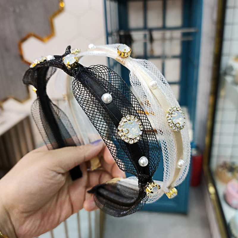 MISANANRYNE New elegant lace crystal white black simple hair band sweet hairpin jewelry headband ladies fashion hair accessories
MISANANRYNE New elegant lace crystal white black simple hair band sweet hairpin jewelry headband ladies fashion hair accessories