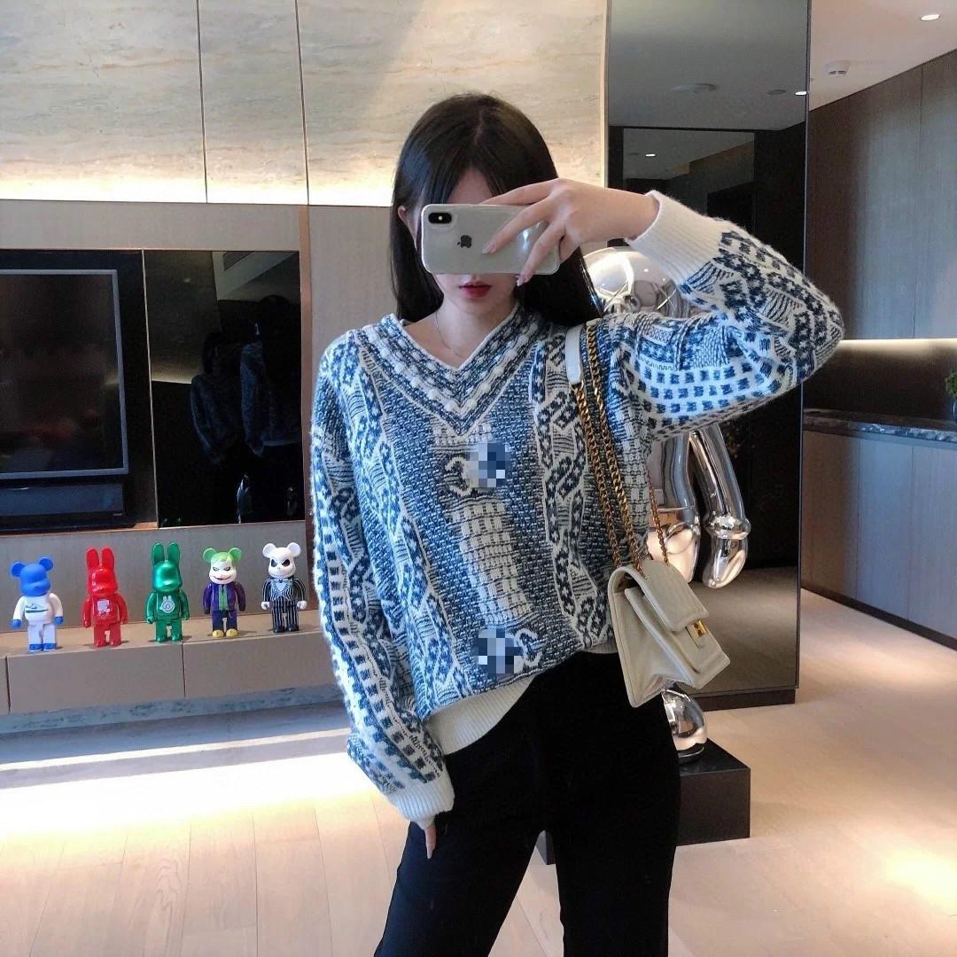 2020 new women sweaters fashion winter sweater New Zealand 100% lamb wool yarn Jacquard technology embellished sexy all-match jumper, Blue
2020 new women sweaters fashion winter sweater New Zealand 100% lamb wool yarn Jacquard technology embellished sexy all-match jumper, Blue