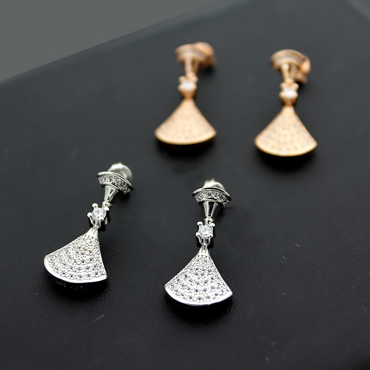 Europe America Style Lady Women Titanium Steel Tassels Engraved B Initials Full Diamond Stud Earrings 2 Color
Europe America Style Lady Women Titanium Steel Tassels Engraved B Initials Full Diamond Stud Earrings 2 Color