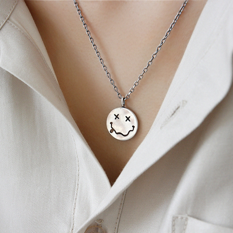 Vintage Trendy necklaces for women,Smile person Face pendant necklace 925 sterling silver Double surface 3D pattern fine jewelry
Vintage Trendy necklaces for women,Smile person Face pendant necklace 925 sterling silver Double surface 3D pattern fine jewelry
