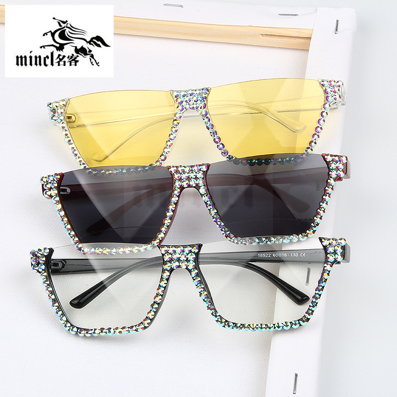 2020 new Fashion rectangle sunglasses women sexy narrow frame gravel rhinestone retro sun glasses female male flat top FML
2020 new Fashion rectangle sunglasses women sexy narrow frame gravel rhinestone retro sun glasses female male flat top FML