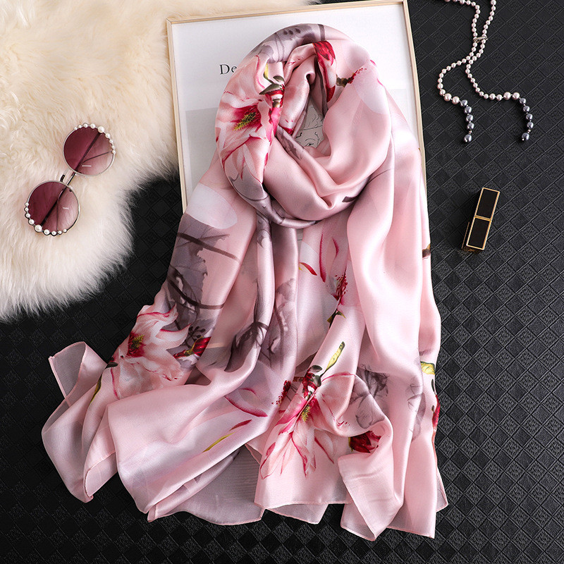 2020 silk scarves Lady Sunscreen Beach quality soft Shawls Women Popular silk scarf Headscarf Fashion bandana
2020 silk scarves Lady Sunscreen Beach quality soft Shawls Women Popular silk scarf Headscarf Fashion bandana