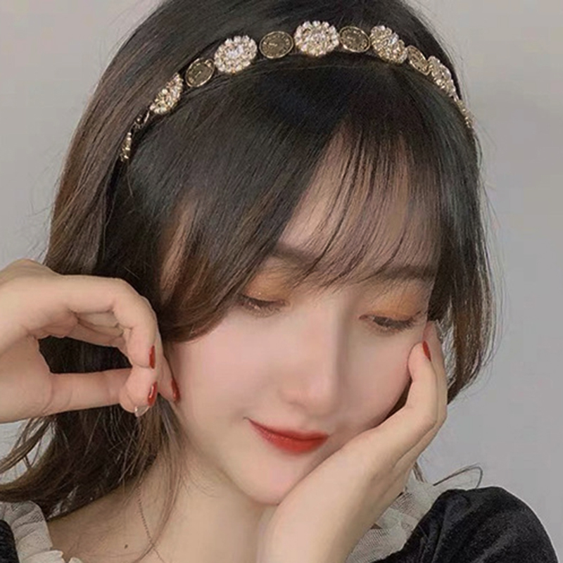 Exquisite fashion temperament rhinestone hair accessoriesBaroque rhinestone hair hoop ladies wild street shooting headband 627
Exquisite fashion temperament rhinestone hair accessoriesBaroque rhinestone hair hoop ladies wild street shooting headband 627