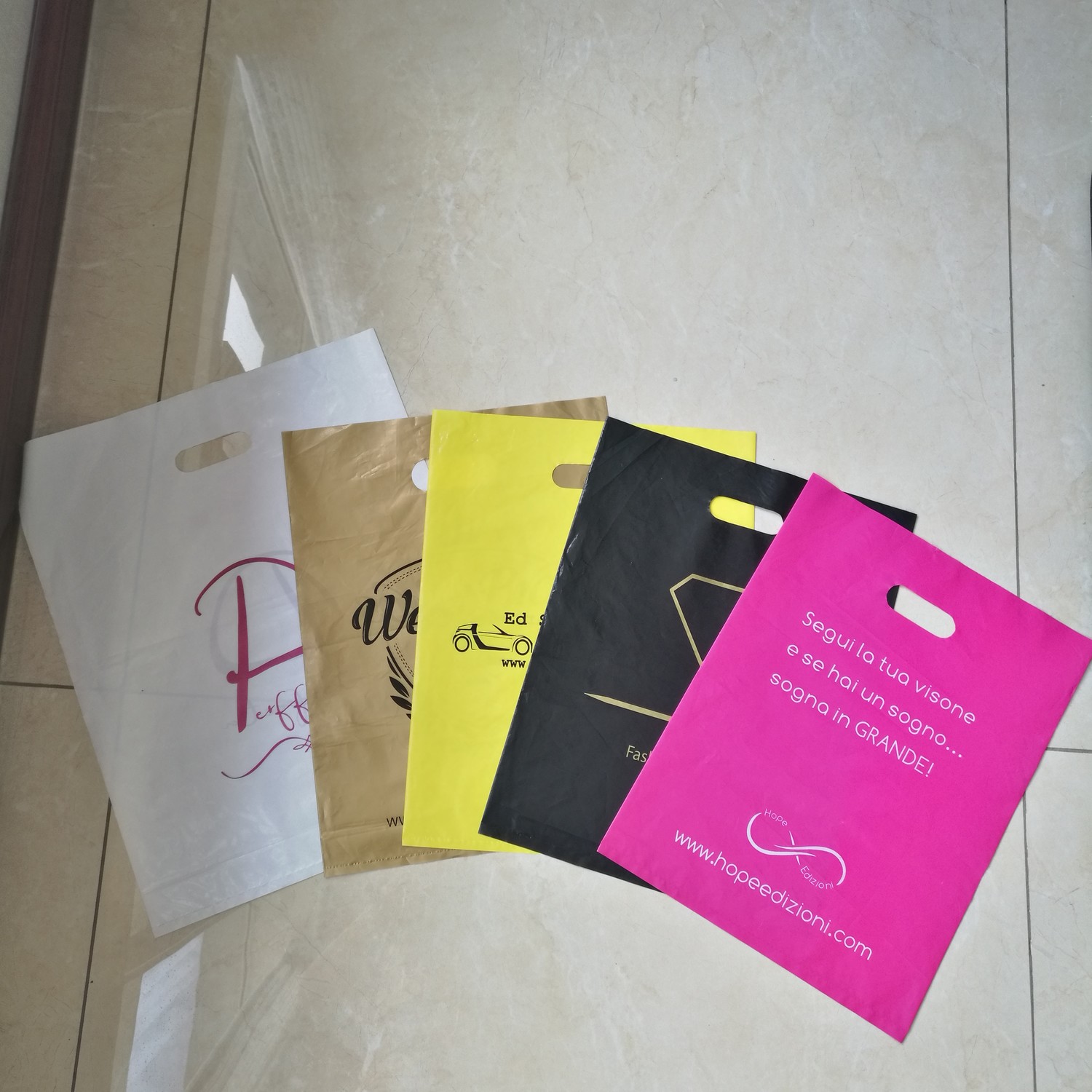 500pcs/lot Wholesale Custom Printed Fashion Handle PE Plastic Shopping Bag For Packaging Many Colors to Choose 200919