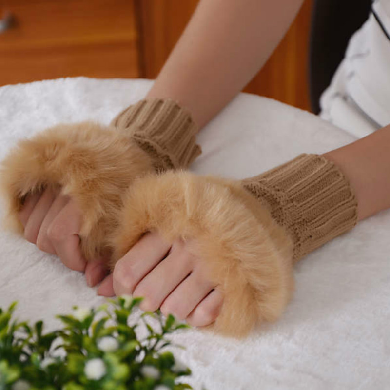 1 Pair Half-finger plush thick knitted gloves Fashion Winter Women Gloves Plush Faux Fur Knitting Wool Keep Warm Short Mitten
1 Pair Half-finger plush thick knitted gloves Fashion Winter Women Gloves Plush Faux Fur Knitting Wool Keep Warm Short Mitten